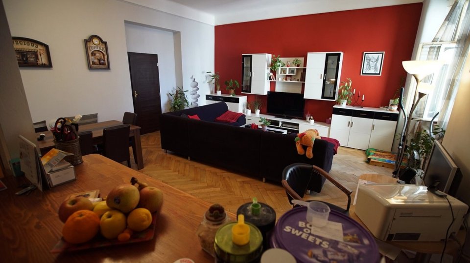 Řada dekorací na stěně zůstane Řada dekorací na stěně zůstane