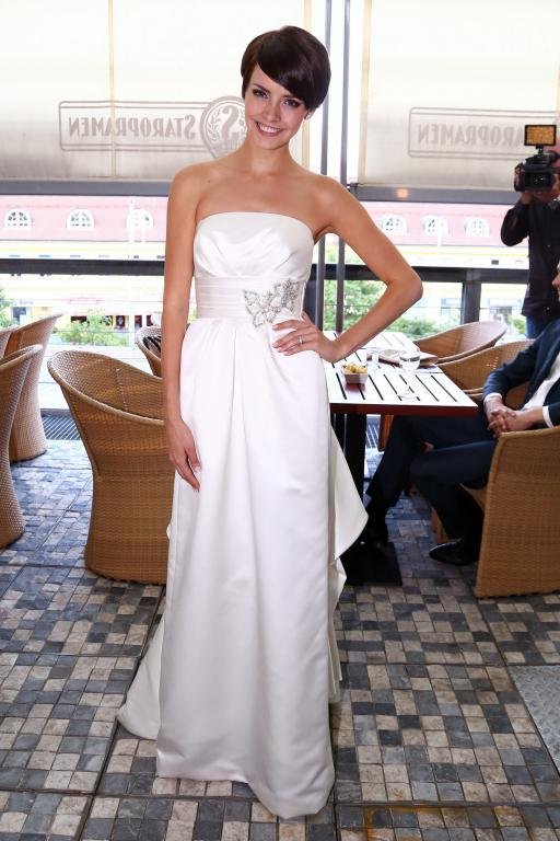 Gabriela na sobě měla stylově svatební šaty Gabriela na sobě měla stylově svatební šaty