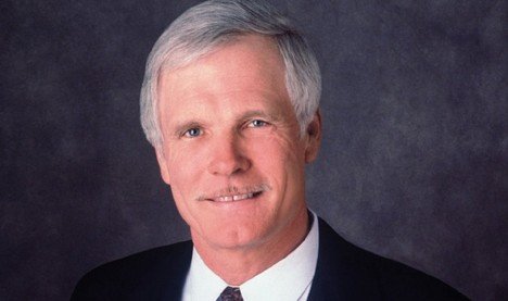 Ted Turner Jeden z nejznámějších byznysmanů byl vyloučen z prestižní univerzity Brown, protože ho nachytali v posteli s dívkou. Mediální magnát a vlastník zpravodajského molochu CNN však vysokoškolský diplom nikdy nepotřeboval Ted Turner Jeden z nejznámějších byznysmanů byl vyloučen z prestižní univerzity Brown, protože ho nachytali v posteli s dívkou. Mediální magnát a vlastník zpravodajského molochu CNN však vysokoškolský diplom nikdy nepotřeboval