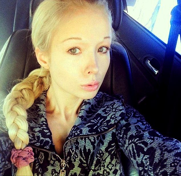 Takhle vypadá "Barbie" bez make-upu Takhle vypadá "Barbie" bez make-upu