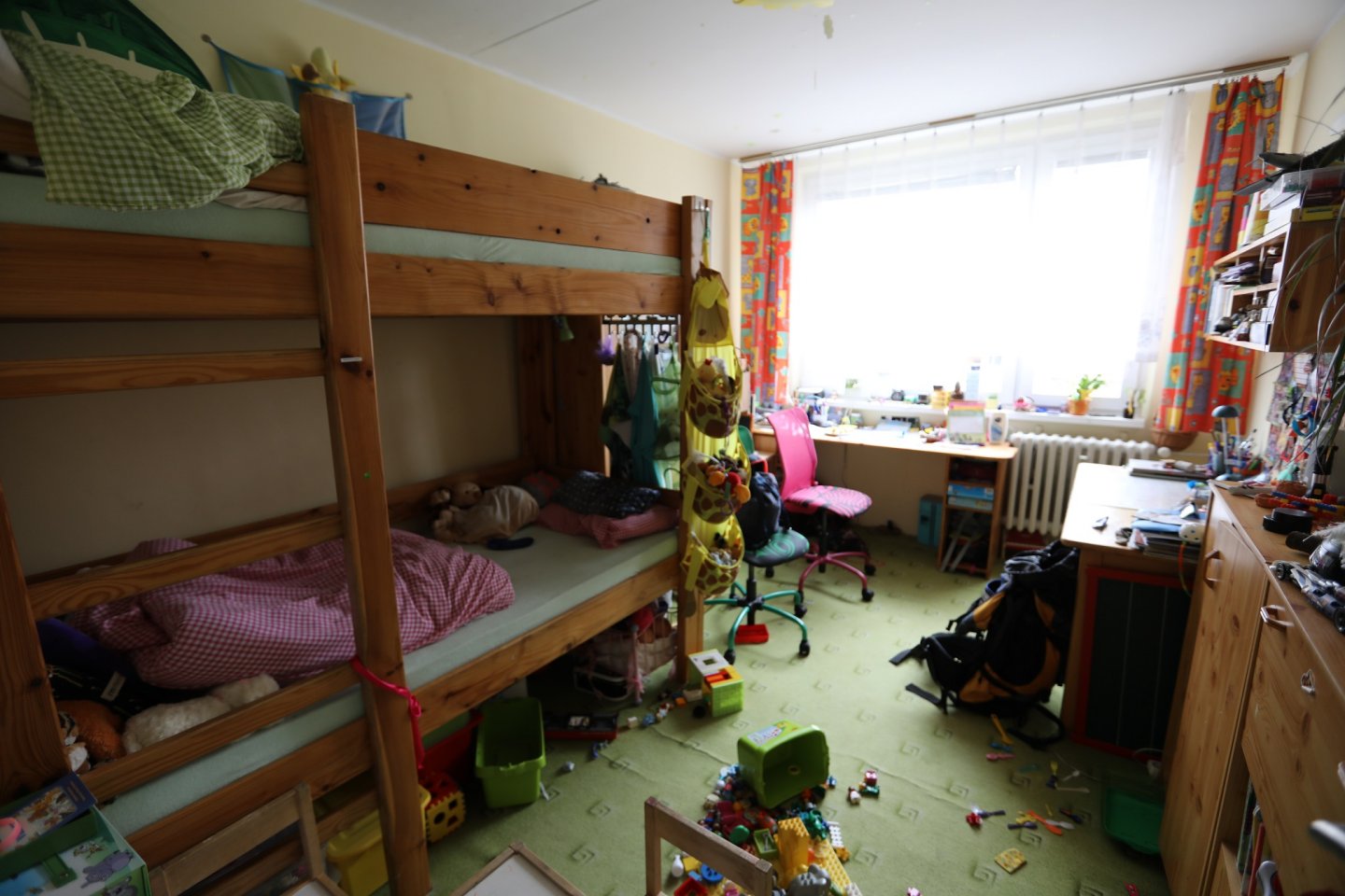 4 děti v jednom bytě 4 děti v jednom bytě