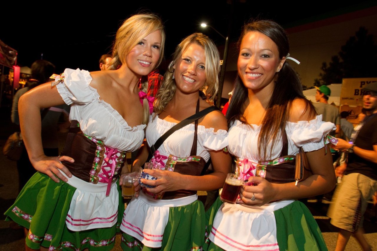 Pivo a sexy holky, to je Oktoberfest v Německu Pivo a sexy holky, to je Oktoberfest v Německu