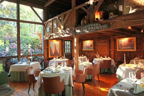 Solo Per Due v Umbrii. Představte si, že budete mít celou restauraci na celý den jen pro sebe. Tato kuriózní restaurace v budově z 19.století se může pochlubit vchodem zdobeným hořícími svíčkami Solo Per Due v Umbrii. Představte si, že budete mít celou restauraci na celý den jen pro sebe. Tato kuriózní restaurace v budově z 19.století se může pochlubit vchodem zdobeným hořícími svíčkami