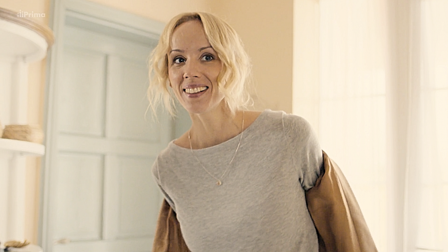 Petra Hřebíčková ve filmu Příliš osobní známost Petra Hřebíčková ve filmu Příliš osobní známost