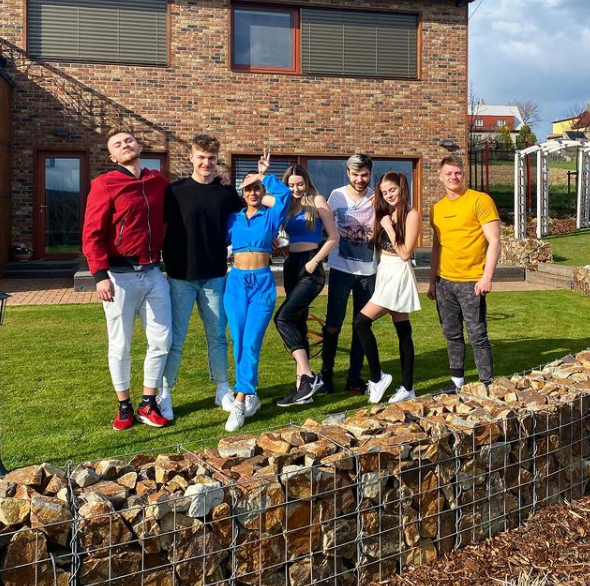 Influenceři a první den reality show LIKE HOUSE. Influenceři a první den reality show LIKE HOUSE.