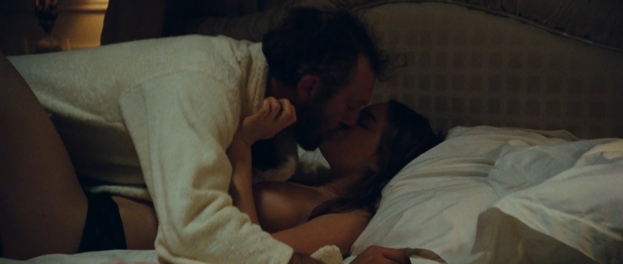 Camille Rowe ve filmu Náš den přijde Camille Rowe ve filmu Náš den přijde