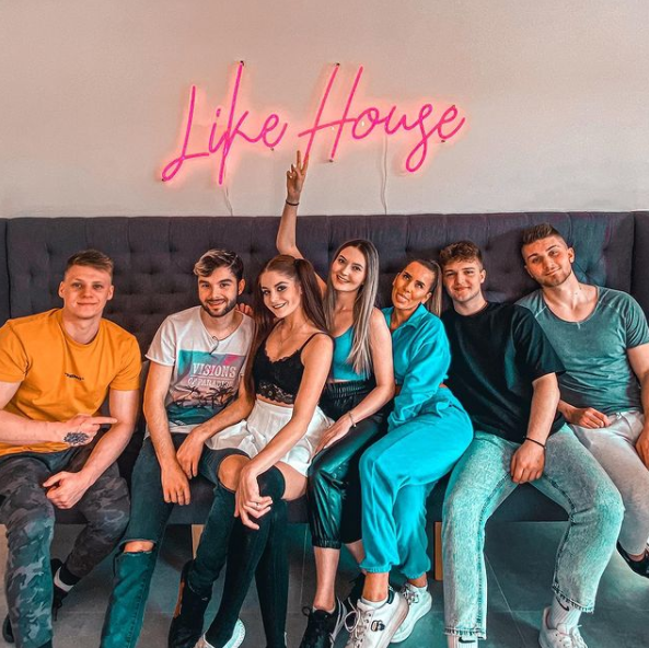 Influenceři a první den reality show LIKE HOUSE. Influenceři a první den reality show LIKE HOUSE.