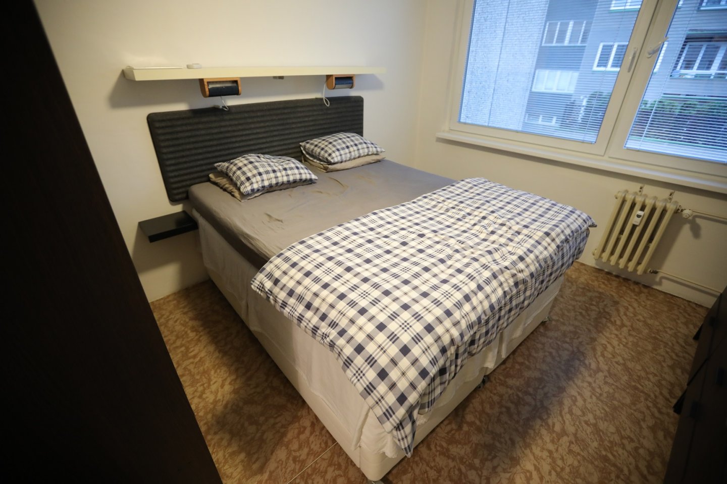 V ložnici zmizelo linoleum... V ložnici zmizelo linoleum...
