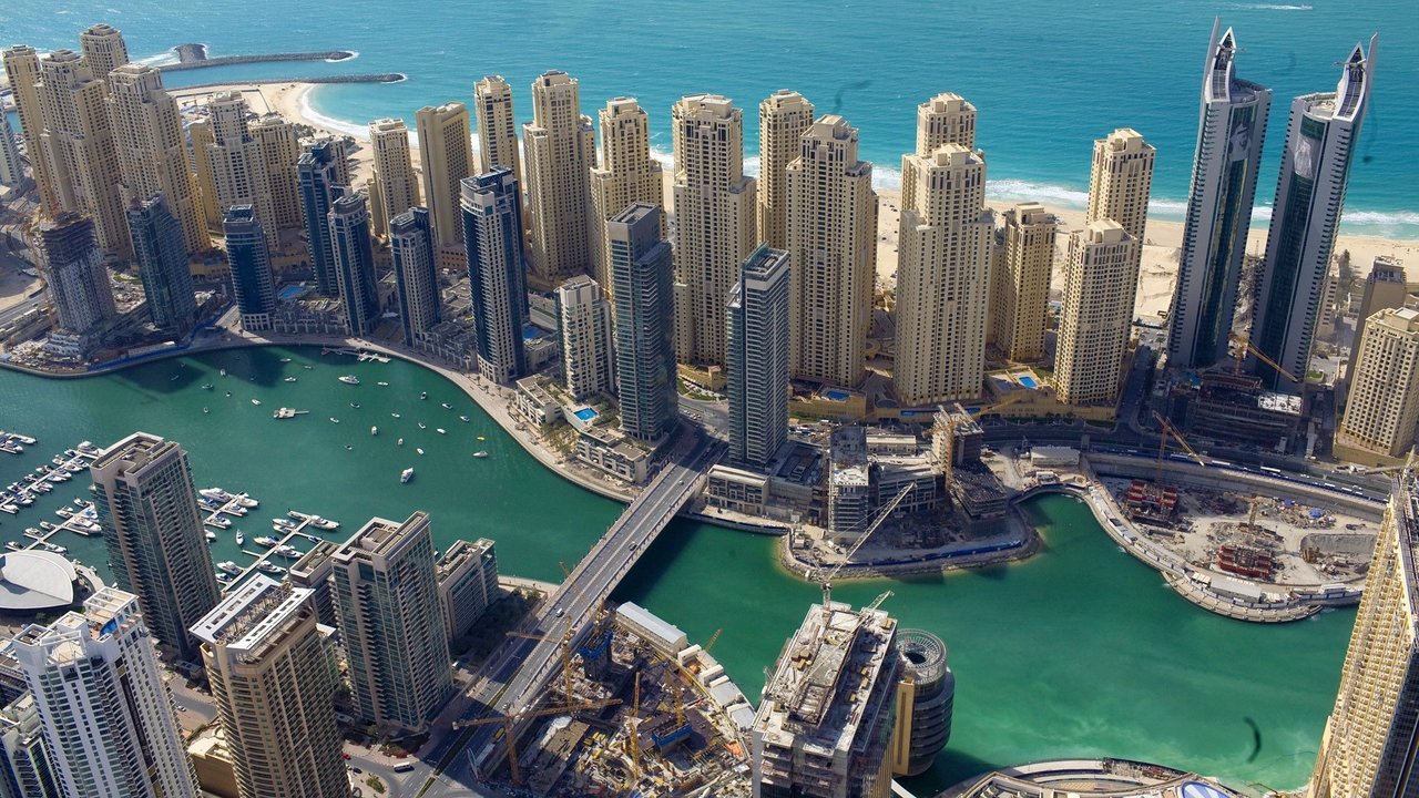 V Dubaji se za nevhodné chování považuje objímání, tančení nebo pouštění hlasité hudby na veřejnosti V Dubaji se za nevhodné chování považuje objímání, tančení nebo pouštění hlasité hudby na veřejnosti