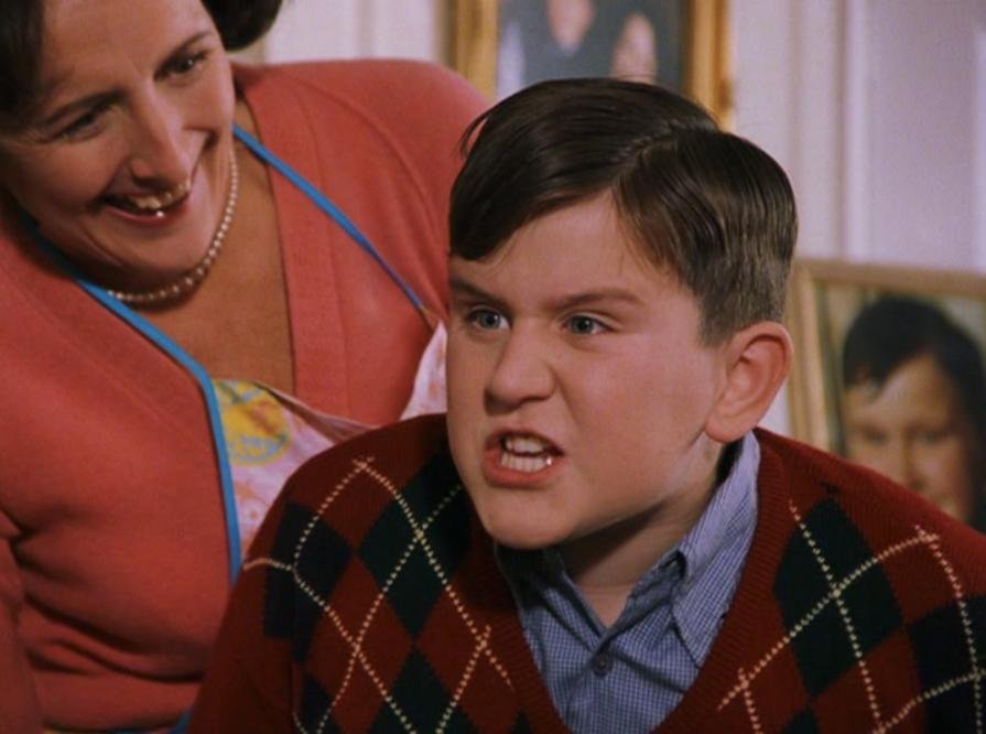 Jako Dudley z Harryho Pottera. Jako Dudley z Harryho Pottera.