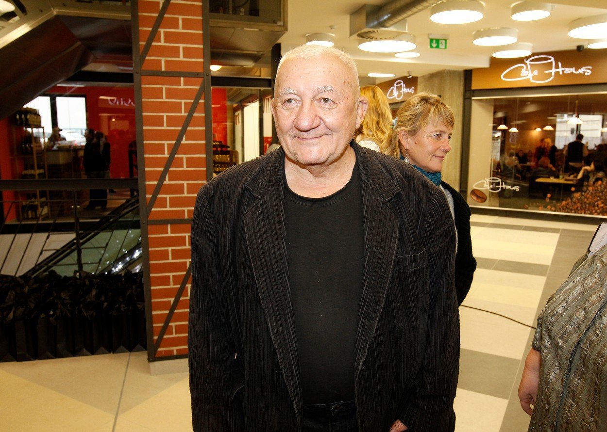 Zemřel herec Zdeněk Srstka. Zemřel herec Zdeněk Srstka.