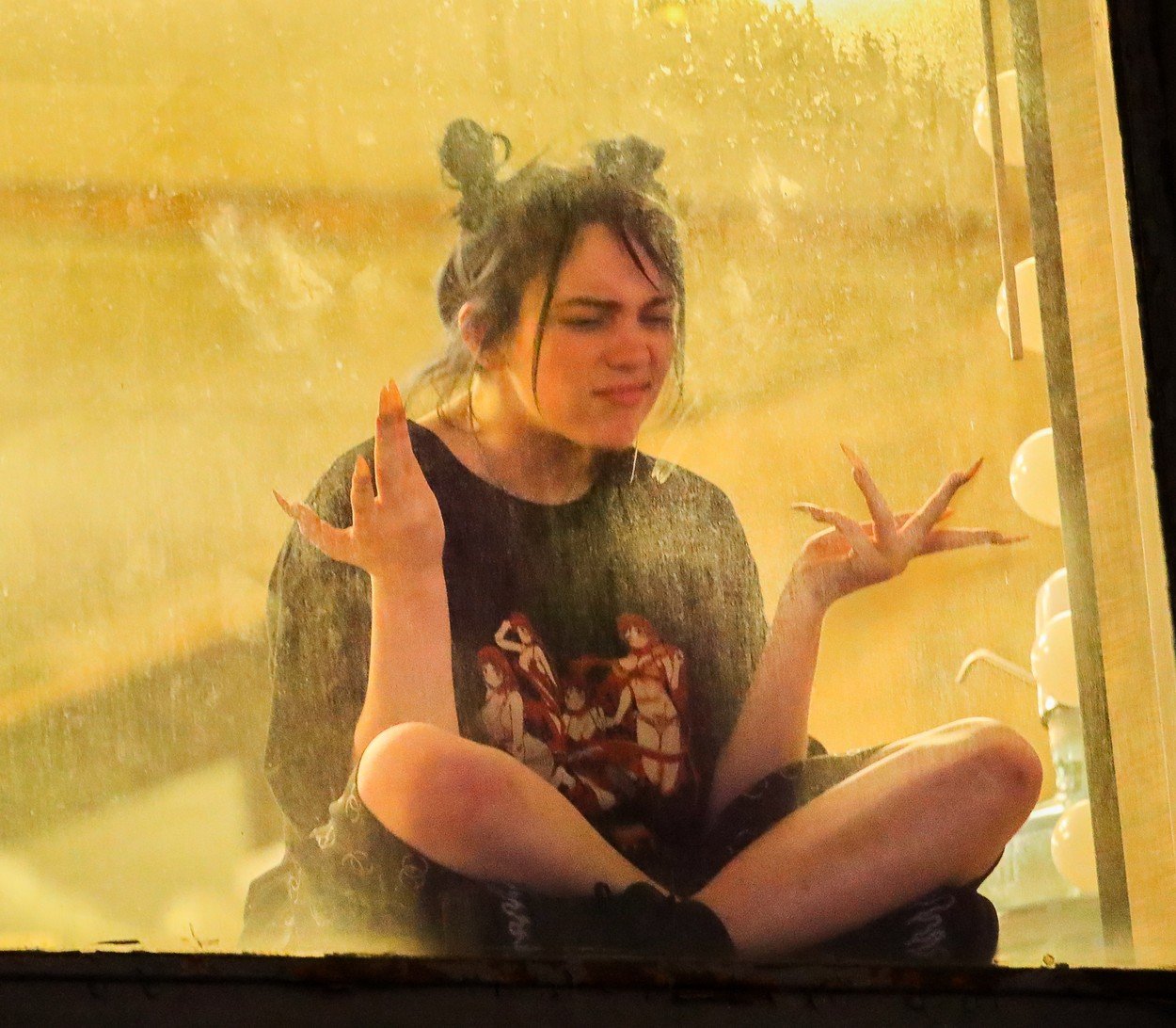 Billie Eilish (18) Billie Eilish (18)