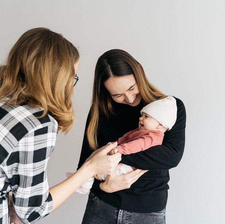 Youtuberka Nicole Ehrenbergerová se sestrou Lucií a její dcerou. Youtuberka Nicole Ehrenbergerová se sestrou Lucií a její dcerou.