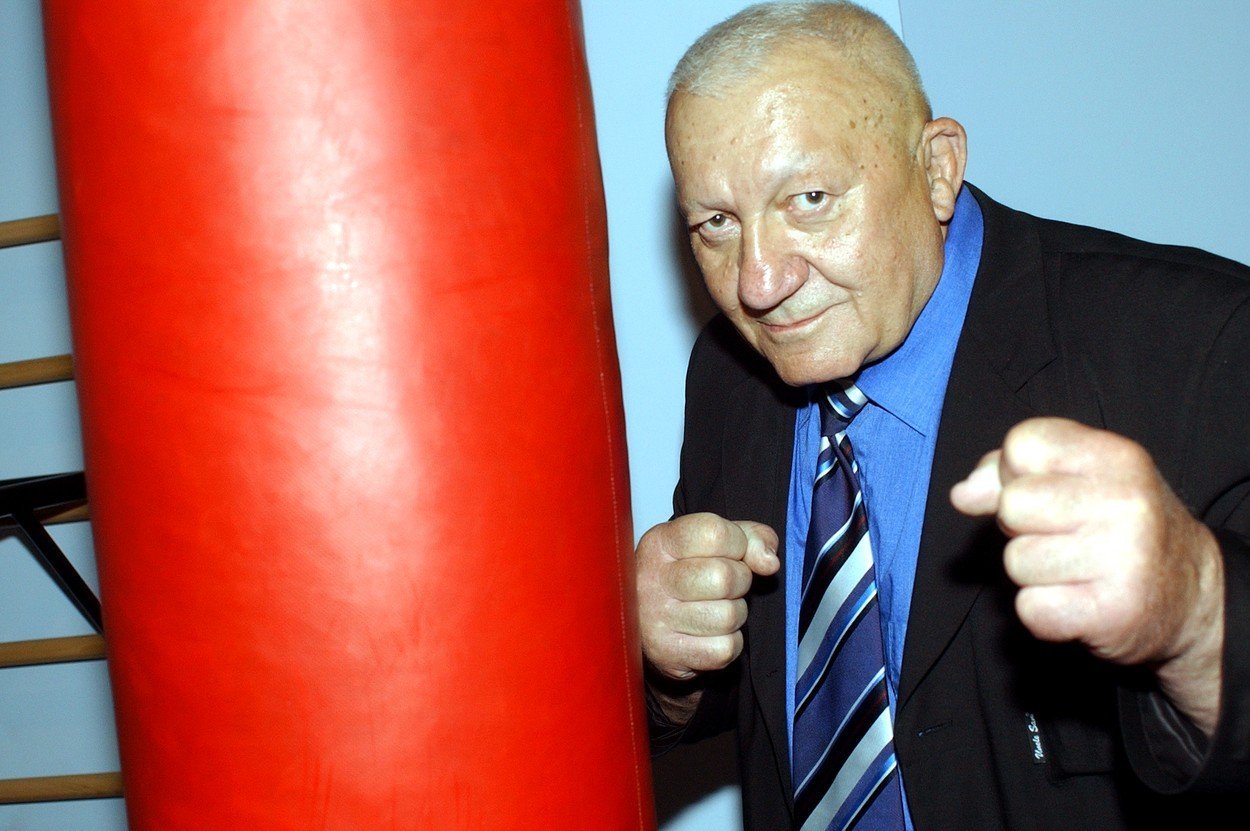 Zemřel herec Zdeněk Srstka. Zemřel herec Zdeněk Srstka.
