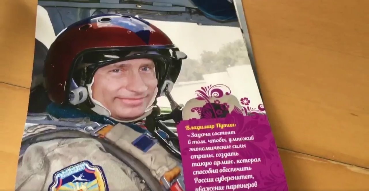 Listopadový válečný pilot. Listopadový válečný pilot.