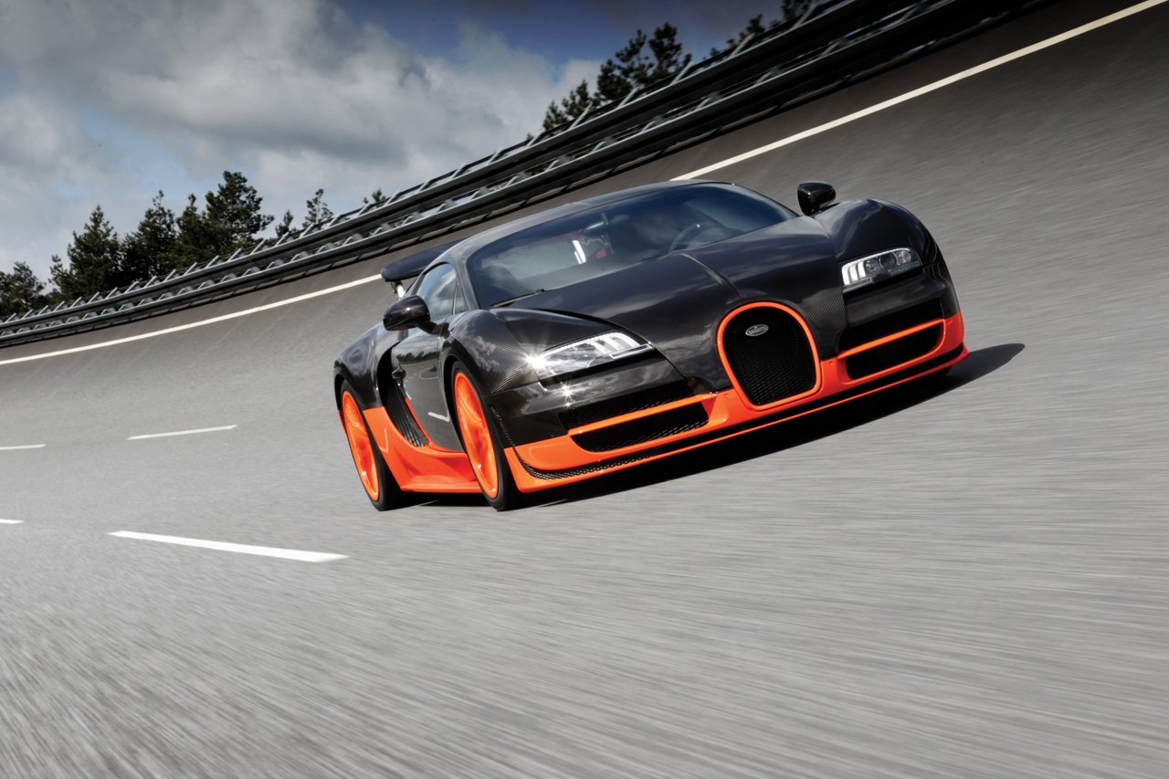 3. Bugatti Veyron Super Sport- Se od standardního modelu liší nejen bojovým černo-oranžovým lakováním, ale i dalšími doprovodnými úpravami, které vytlačily maximální výkon z původních 736 kW (1001 k) na 879 kW (1 200 k). 3. Bugatti Veyron Super Sport- Se od standardního modelu liší nejen bojovým černo-oranžovým lakováním, ale i dalšími doprovodnými úpravami, které vytlačily maximální výkon z původních 736 kW (1001 k) na 879 kW (1 200 k).