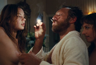 Camille Rowe ve filmu Náš den přijde Camille Rowe ve filmu Náš den přijde