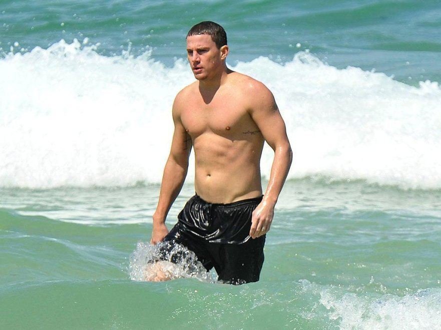 A tady máme hvězdu filmu Bez kalhot (Magic Mike). Zrovna si užívá surfování na Bondi Beach v Sydney. Všechny ženy určitě závidí jeho manželce, Jenna Dewan má totiž tohle pěkné tělo doma každý den. A tady máme hvězdu filmu Bez kalhot (Magic Mike). Zrovna si užívá surfování na Bondi Beach v Sydney. Všechny ženy určitě závidí jeho manželce, Jenna Dewan má totiž tohle pěkné tělo doma každý den.