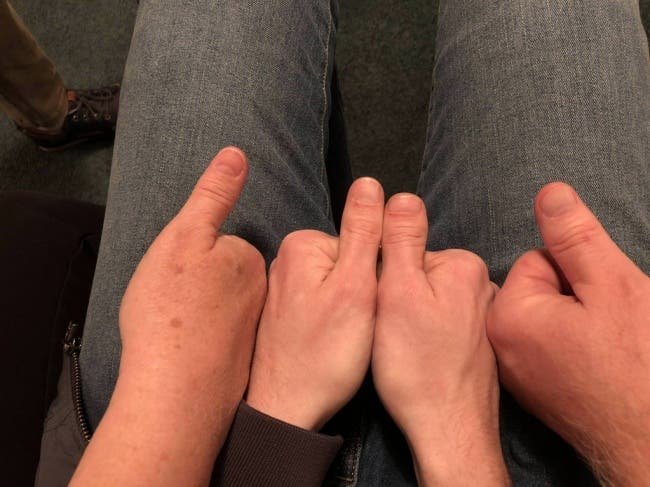 Jeden palec má po mamince, druhý po tatínkovi. Jeden palec má po mamince, druhý po tatínkovi.