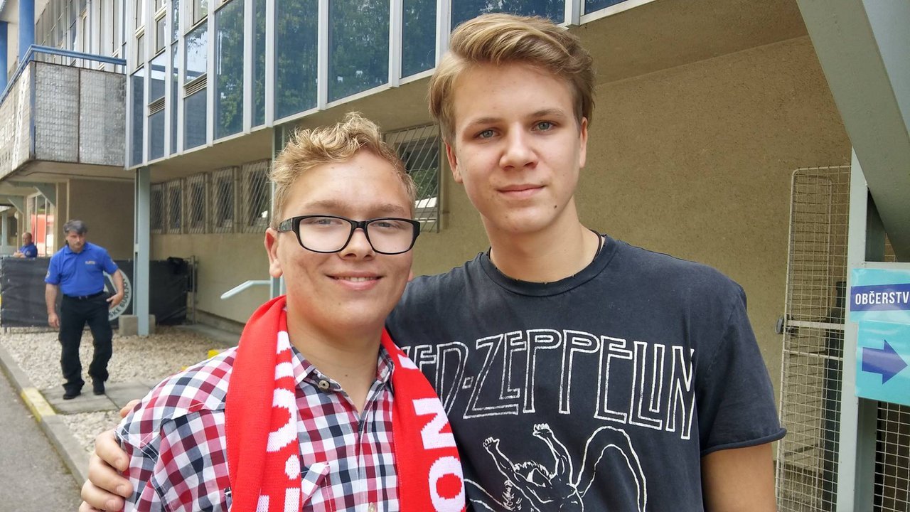 Rád se fotí s celebritami. Rád se fotí s celebritami.