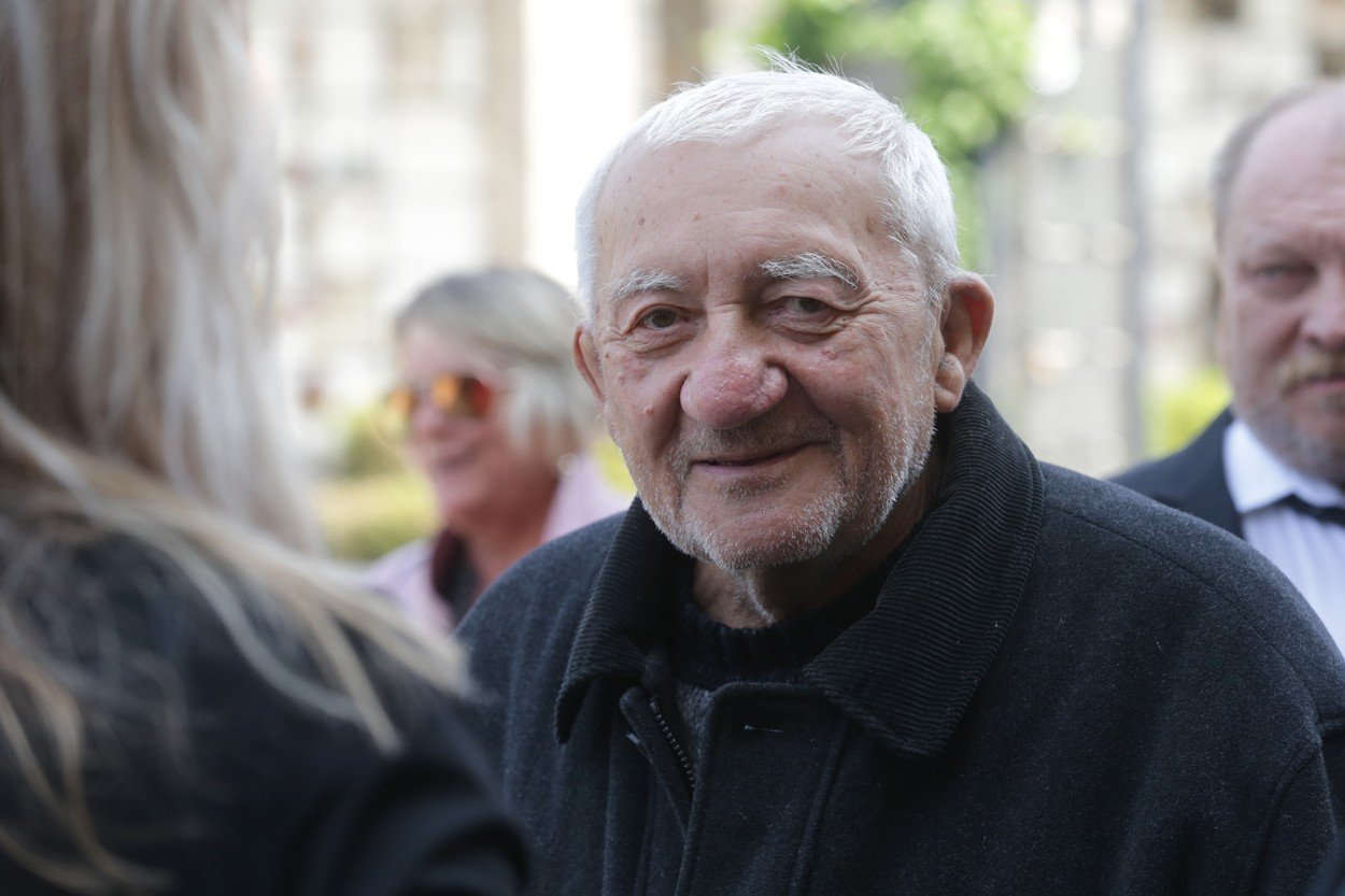 Zemřel herec Zdeněk Srstka. Zemřel herec Zdeněk Srstka.