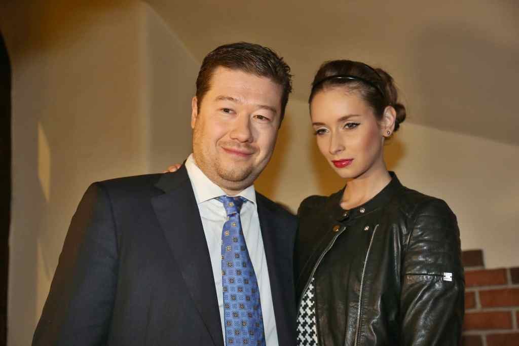 Tomio Okamura se svou krásnou přítelkyní Monikou Tomio Okamura se svou krásnou přítelkyní Monikou