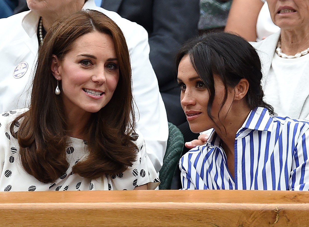 Meghan a Kate si velmi rozumí. Meghan a Kate si velmi rozumí.