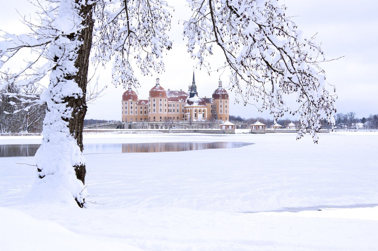 Zámek Moritzburg v zimě, jak ho známe z pohádky Zámek Moritzburg v zimě, jak ho známe z pohádky