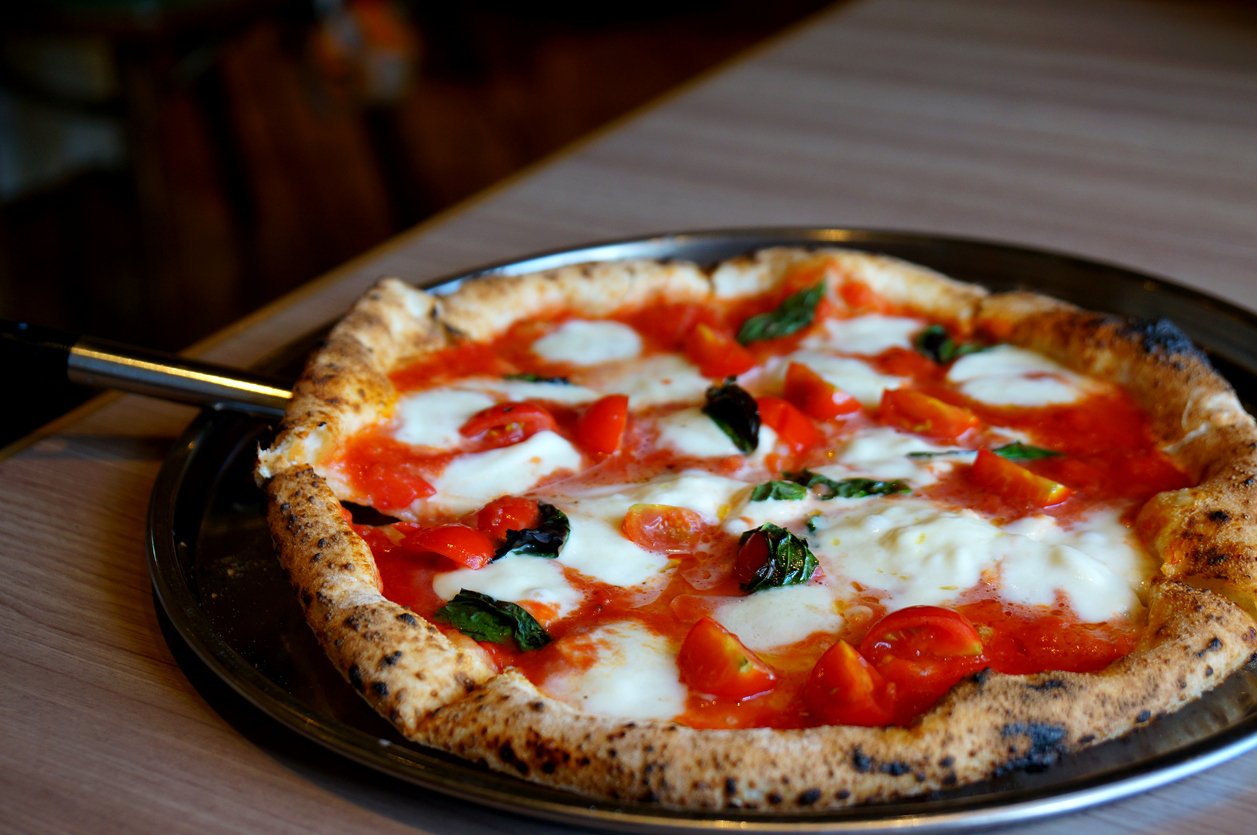 Byliny, které vládnou české kuchyni: na proslulé pizze Margherita představuje bazalka zelený pruh z italské vlajky, Byliny, které vládnou české kuchyni: na proslulé pizze Margherita představuje bazalka zelený pruh z italské vlajky,
