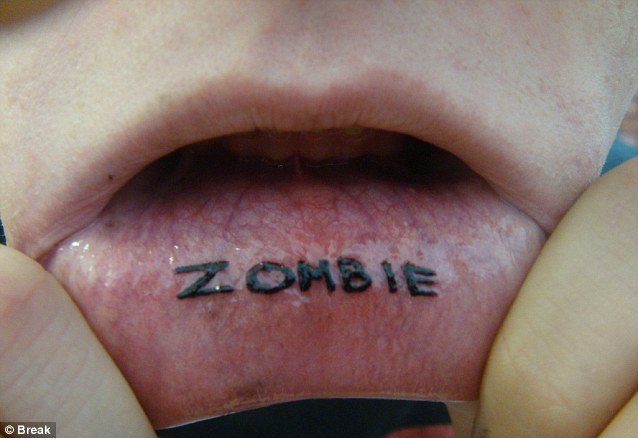 Zombie... asi má strach o nich mluvit, tak vždy jen vytáhne ret... Zombie... asi má strach o nich mluvit, tak vždy jen vytáhne ret...