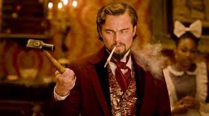 Nespoutaný Django. Při scéně, kdy DiCaprio praští do stolu, neplánovaně rozbil skleničku a ošklivě si pořezal ruku. Leonardo se však zachoval profesionálně a scénu dokončil, i když dost krvácel. Režiséru Tarantinovi se scéna líbila a nechal ji ve filmu Nespoutaný Django. Při scéně, kdy DiCaprio praští do stolu, neplánovaně rozbil skleničku a ošklivě si pořezal ruku. Leonardo se však zachoval profesionálně a scénu dokončil, i když dost krvácel. Režiséru Tarantinovi se scéna líbila a nechal ji ve filmu