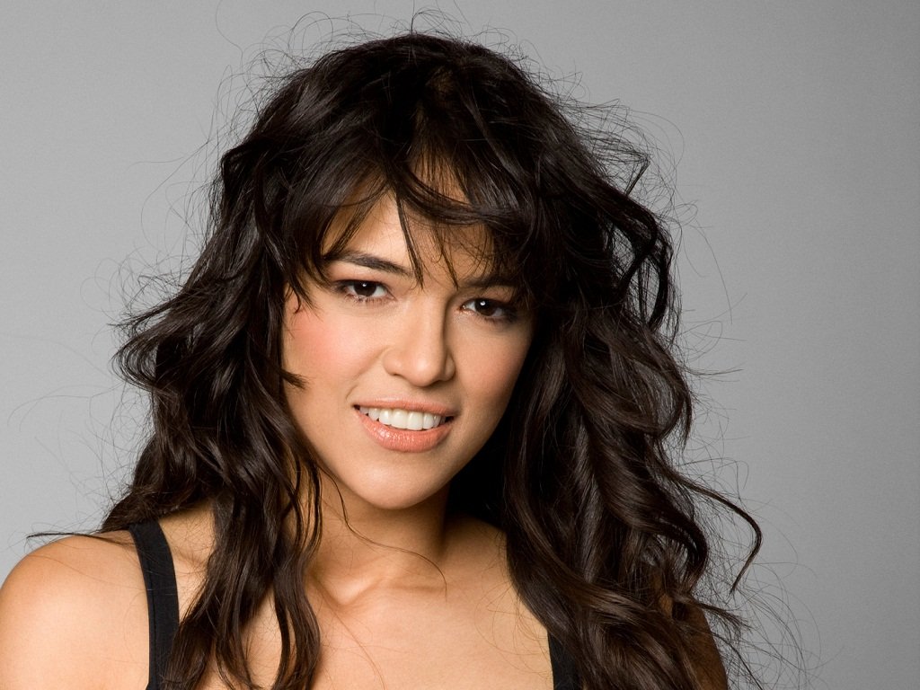 Michelle Rodriguez se právě stěhuje dohromady se svojí přítelkyní - modelkou Carou Delevingne Michelle Rodriguez se právě stěhuje dohromady se svojí přítelkyní - modelkou Carou Delevingne