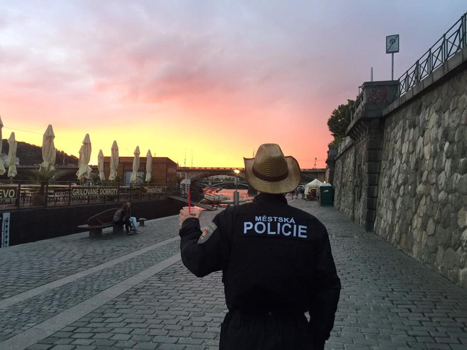 Městká policie ho zrovna v lásce nemá. Městká policie ho zrovna v lásce nemá.