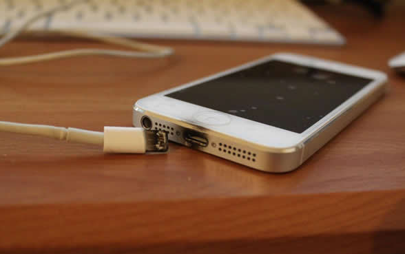 Uškvařený telefon ještě nic není. Uškvařený telefon ještě nic není.