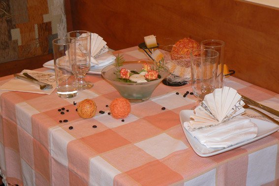 Dříve restaurace a kavárna Fantazie, která samolepku od šéfa rozhodně nedostala. Aktuálně má nového majitele i název Dříve restaurace a kavárna Fantazie, která samolepku od šéfa rozhodně nedostala. Aktuálně má nového majitele i název