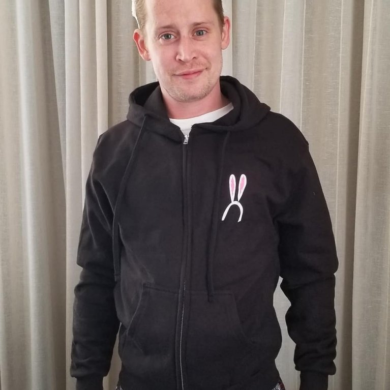 Macaulay Culkin se proměnil v sexy fešáka. 6 Macaulay Culkin se proměnil v sexy fešáka. 6