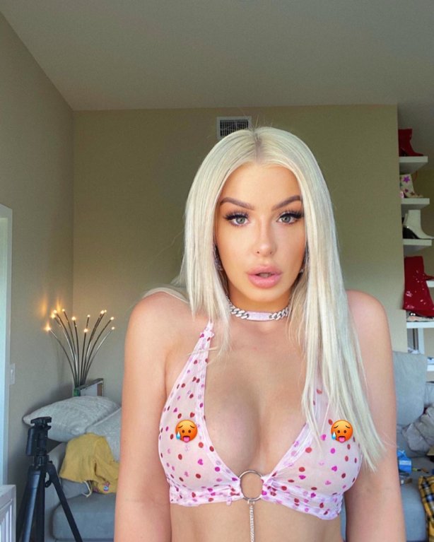 Tana Mongreau (22) Tana Mongreau (22)