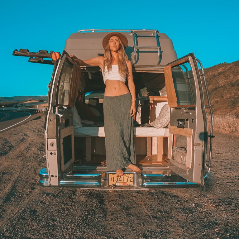 Candice může spát klidně i na pláži. Candice může spát klidně i na pláži.
