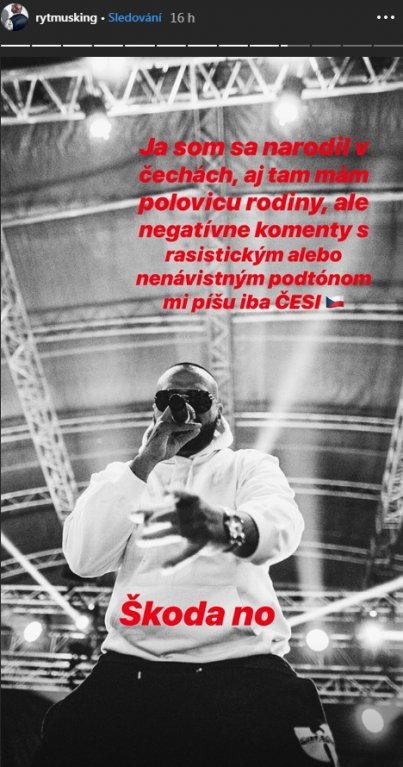 Nenávistné a negativní komentáře mu prý píší jenom Češi. Nenávistné a negativní komentáře mu prý píší jenom Češi.