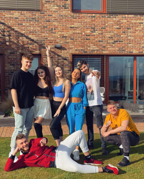 Influenceři a první den reality show LIKE HOUSE. Influenceři a první den reality show LIKE HOUSE.