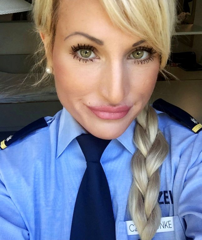 Sarah Keller (32) Sarah Keller (32)