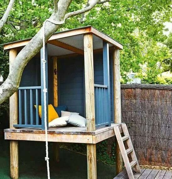 Jednoduchý a útulný domek. Jednoduchý a útulný domek.