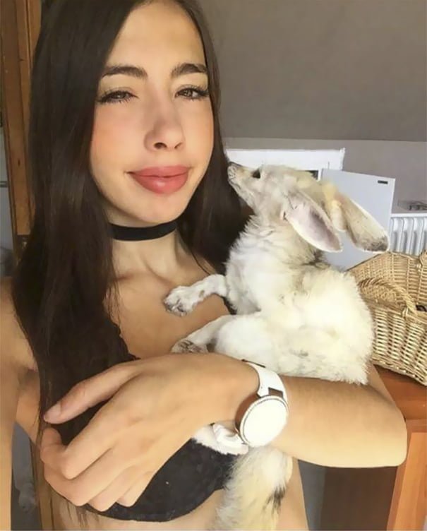 Sonia Sae trápí svou lišku Sonia Sae trápí svou lišku