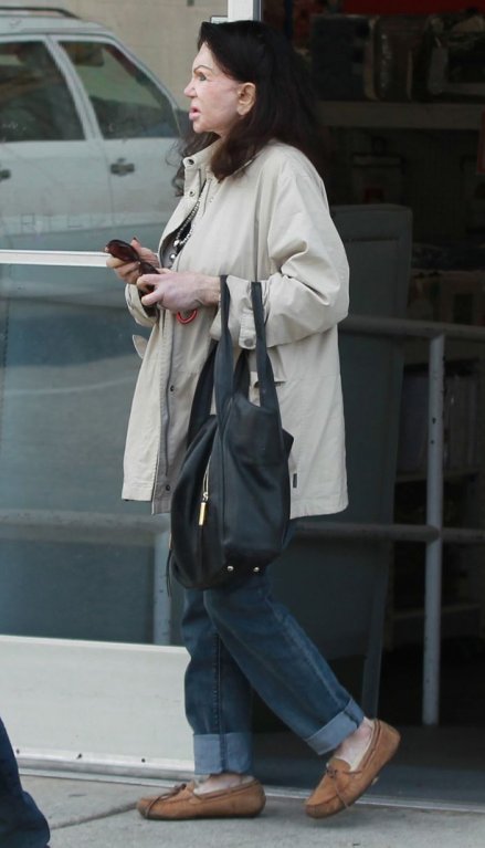 Jackie Stallone (92), i takhle to může dopadnout, když to přeženete s plastikami - Obrázek 2 Jackie Stallone (92), i takhle to může dopadnout, když to přeženete s plastikami - Obrázek 2