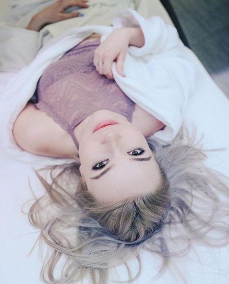 Moma patří mezi nejhezčí youtuberky na Slovensku. Moma patří mezi nejhezčí youtuberky na Slovensku.
