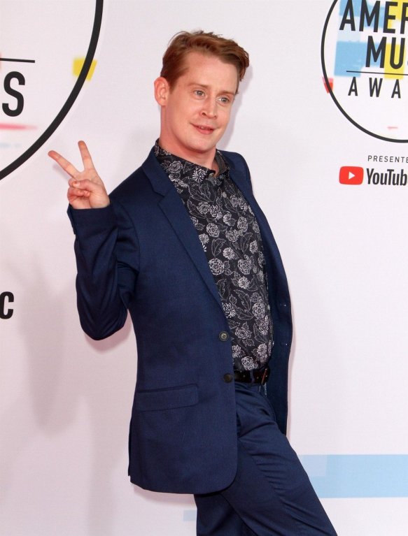 Macaulay Culkin se proměnil v sexy fešáka. 2 Macaulay Culkin se proměnil v sexy fešáka. 2