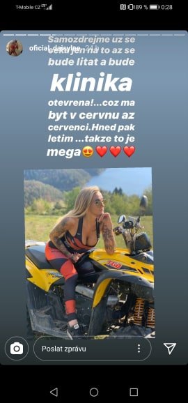 Nových zubů se Daisy Lee dočká snad v létě. Nových zubů se Daisy Lee dočká snad v létě.