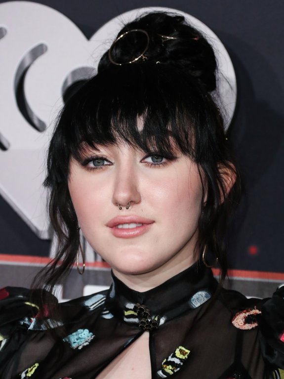 Noah Cyrus (21) Noah Cyrus (21)