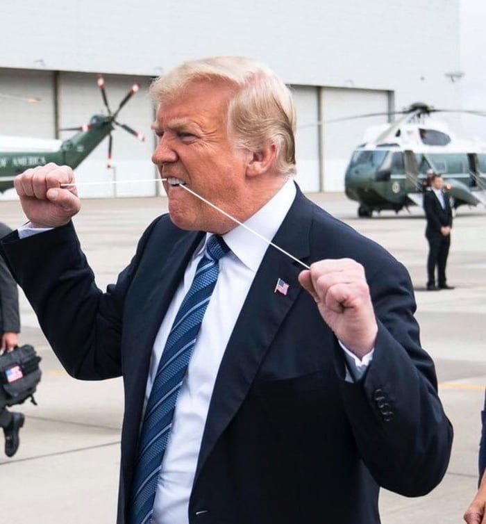 Trumpův šílený pozdrav 2 Trumpův šílený pozdrav 2