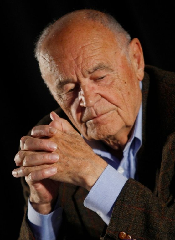 Zemřel režisér Václav Vorlíček. Zemřel režisér Václav Vorlíček.